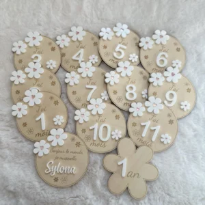 Cartes étapes bébé bois et acrylique – Fleurs