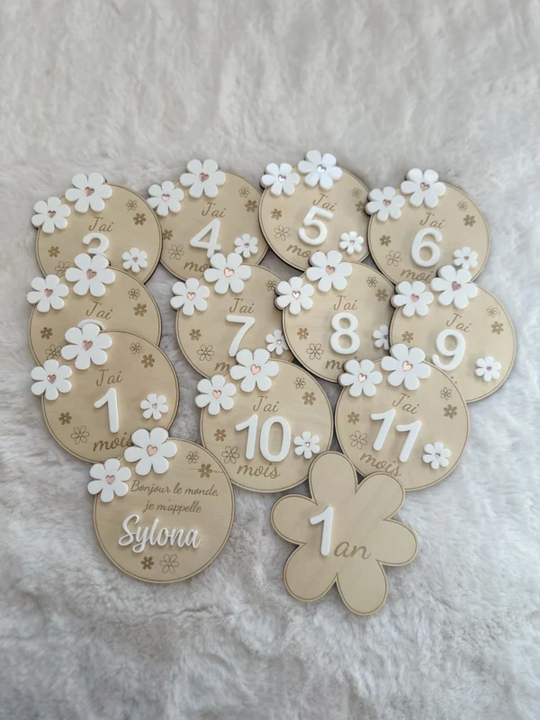 Cartes étapes bébé bois et acrylique – Fleurs