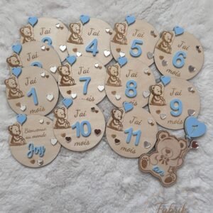 Cartes mensuelles pour bébé en bois