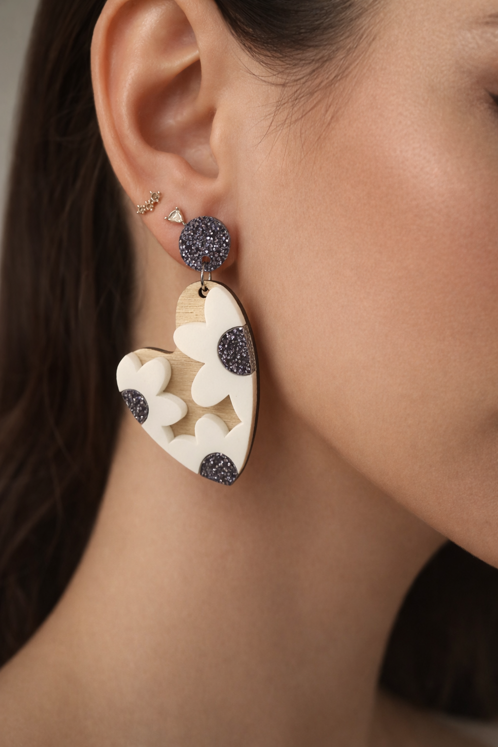boucles d'oreilles cœur fleurs noir