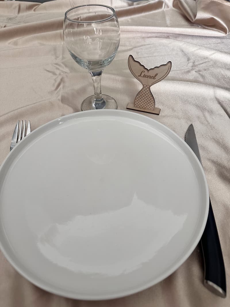 Marque-place queue de sirène en bois personnalisé – Image 2